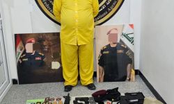 بحوزته أسلحة وباجات وبدلات عسكرية.. القبض على منتحل صفة "لواء" في كربلاء